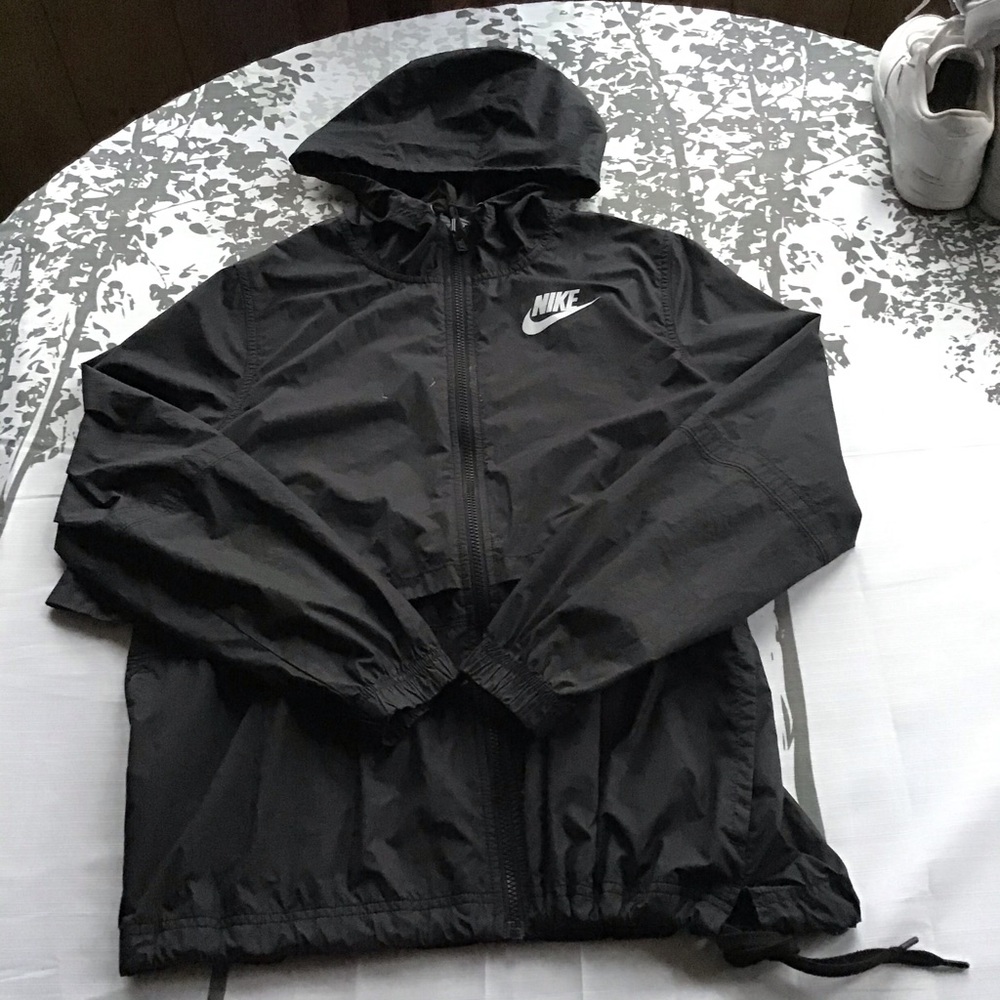 Nike windbreaker. Size medium black.